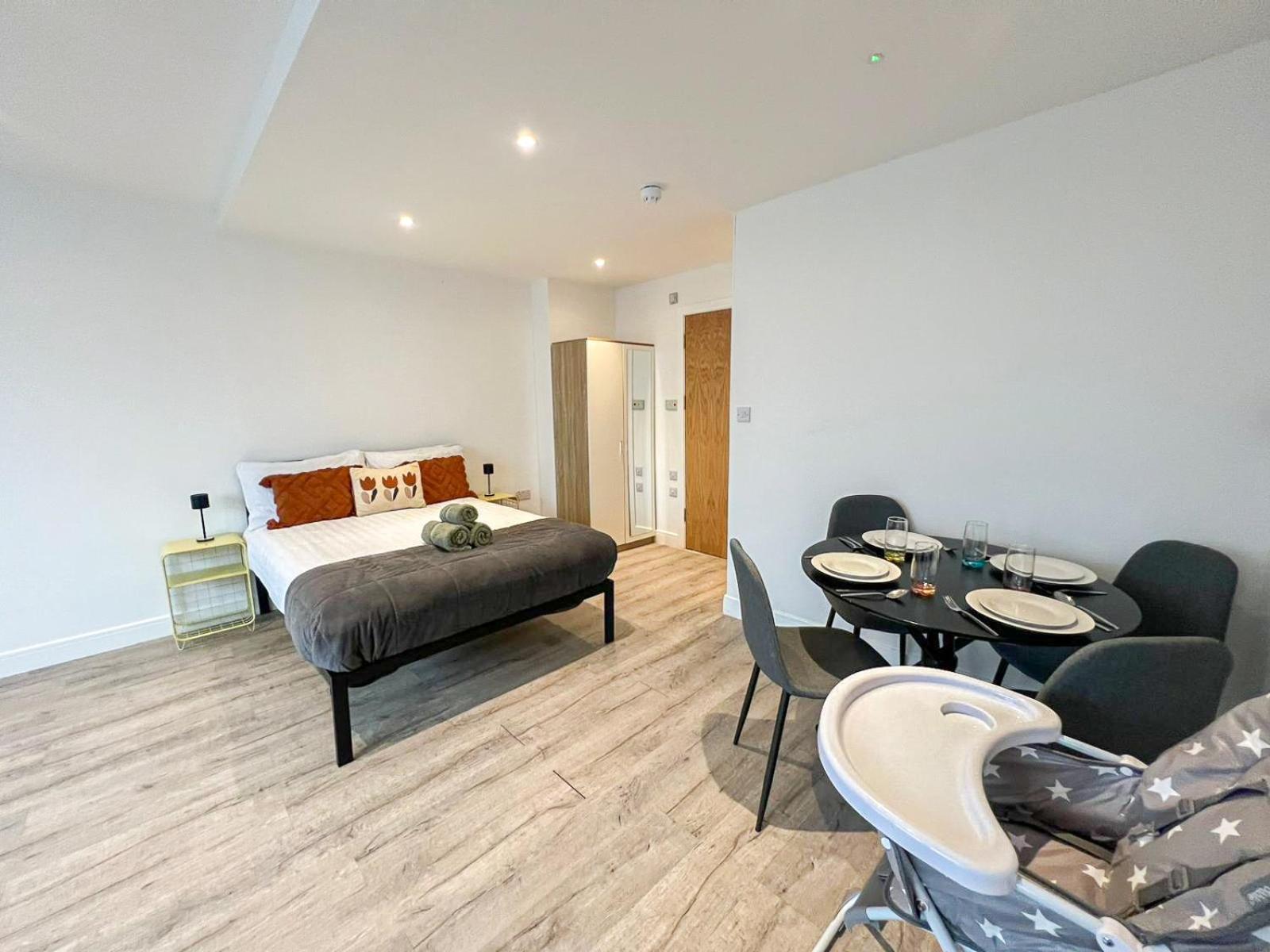 Sleek Flat Near Highbury & Islington Station London