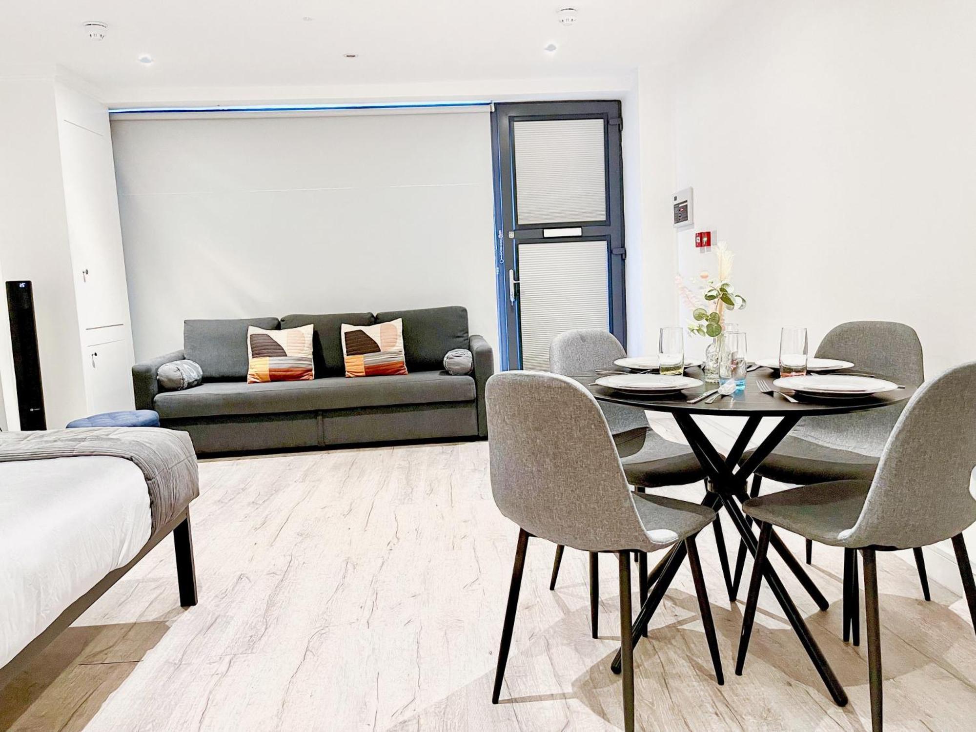 Sleek Flat Near Highbury & Islington Station Apartment London