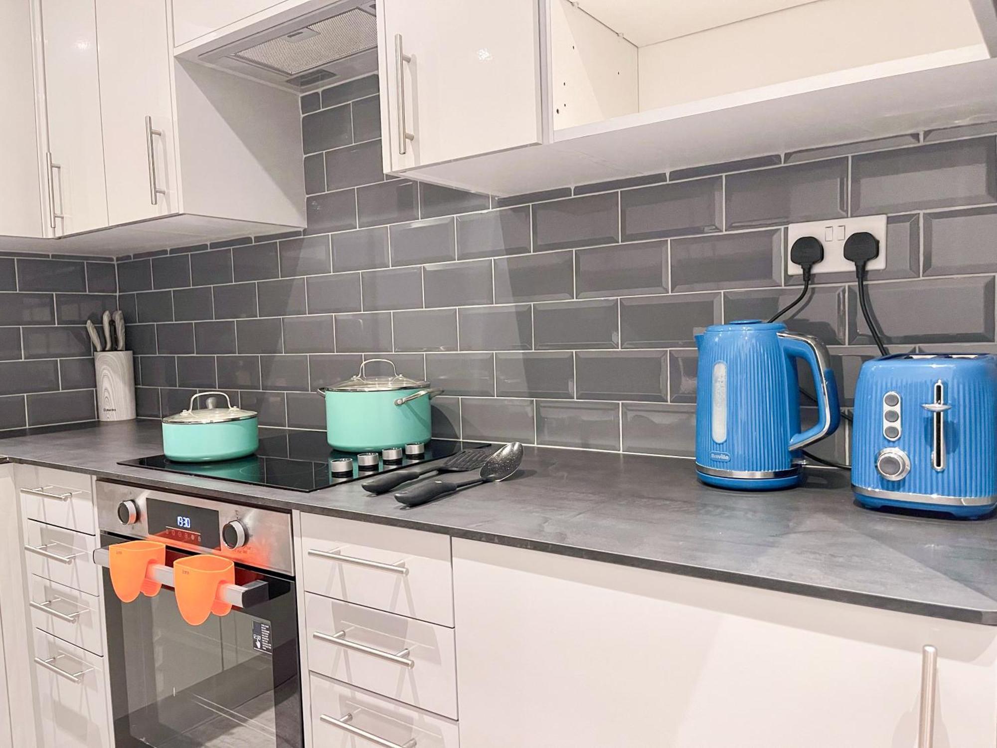 Sleek Flat Near Highbury & Islington Station