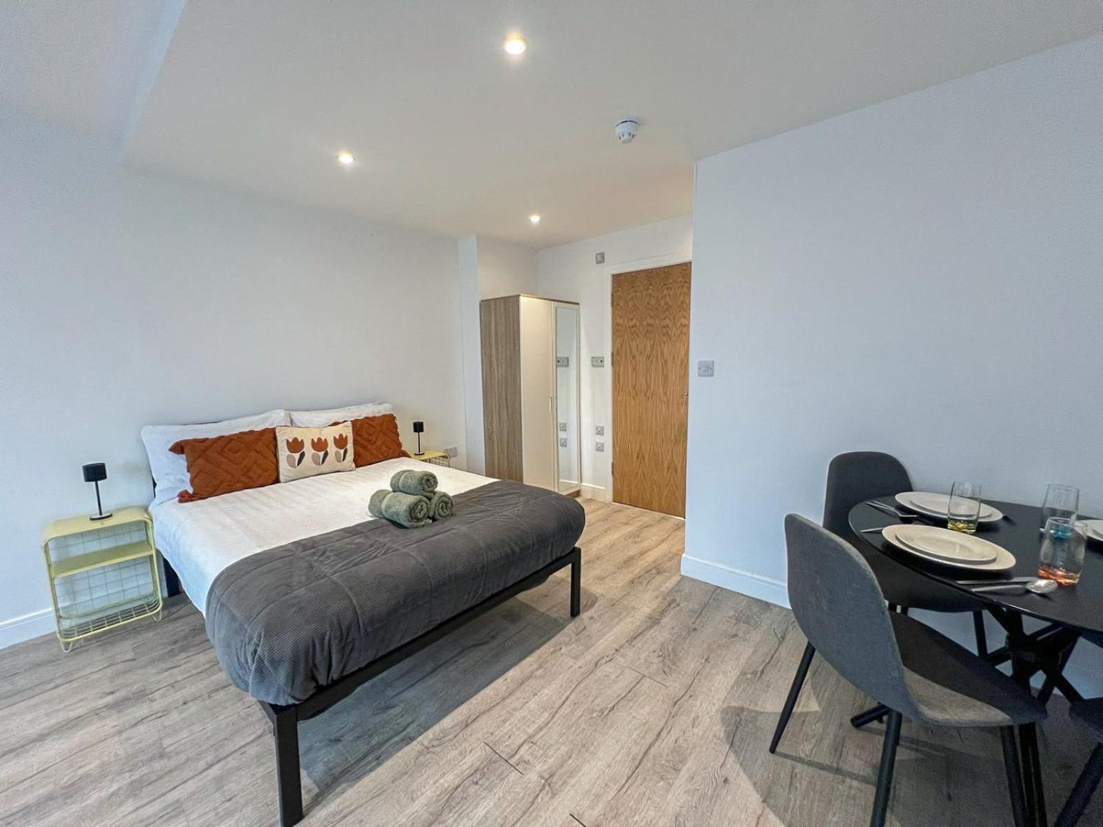 Apartment Sleek Flat Near Highbury & Islington Station London
