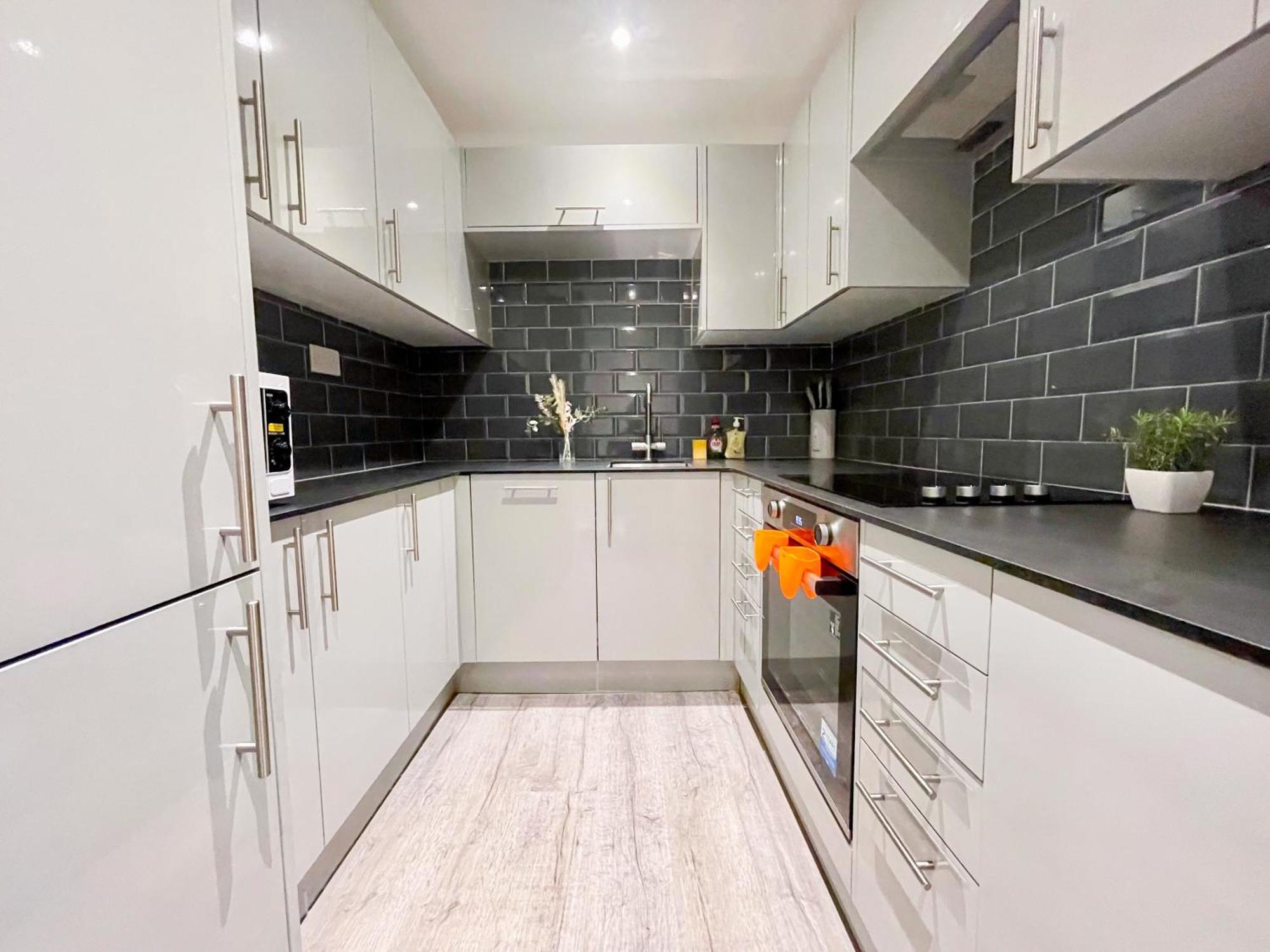 Sleek Flat Near Highbury & Islington Station London