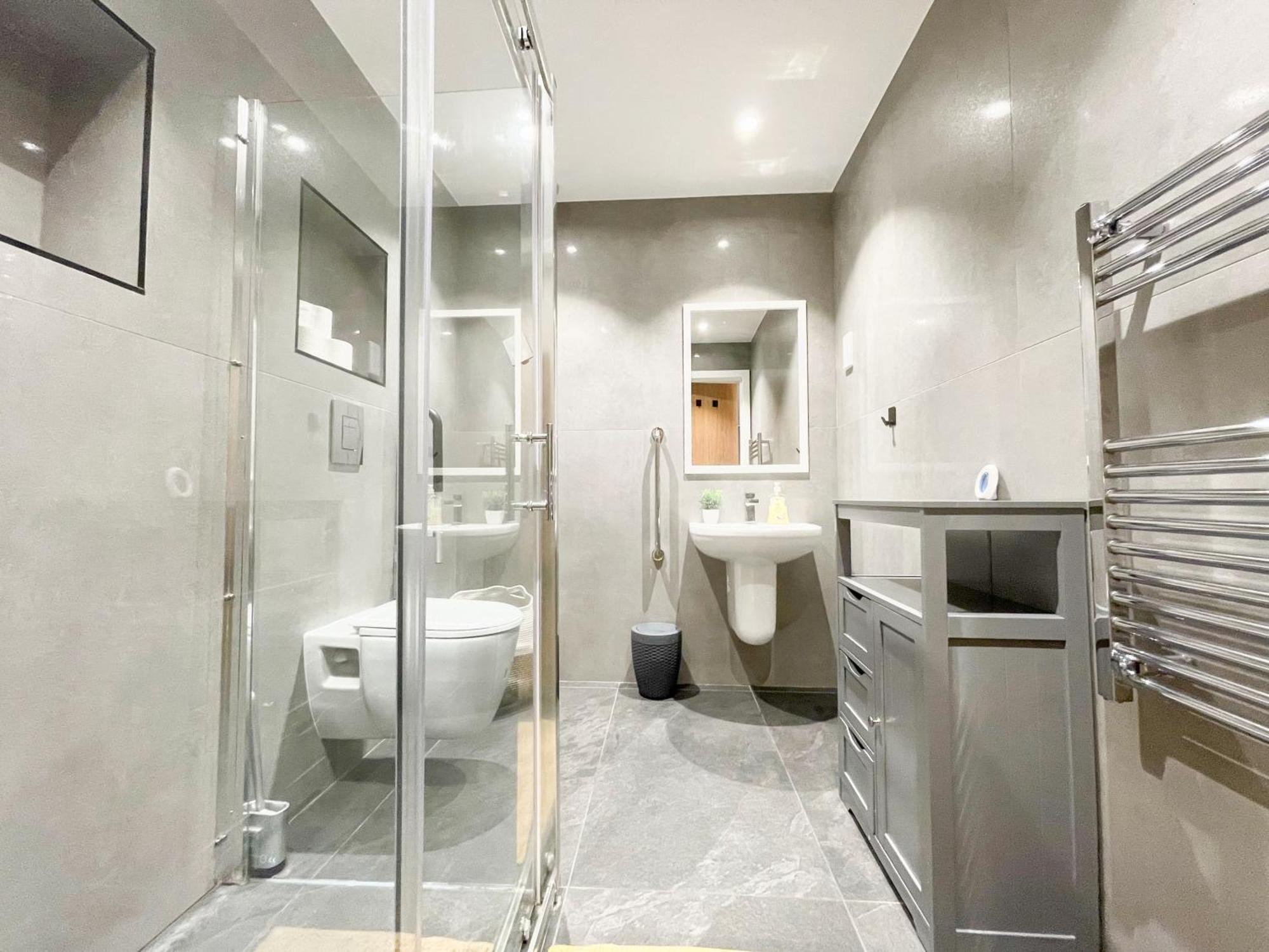 Sleek Flat Near Highbury & Islington Station