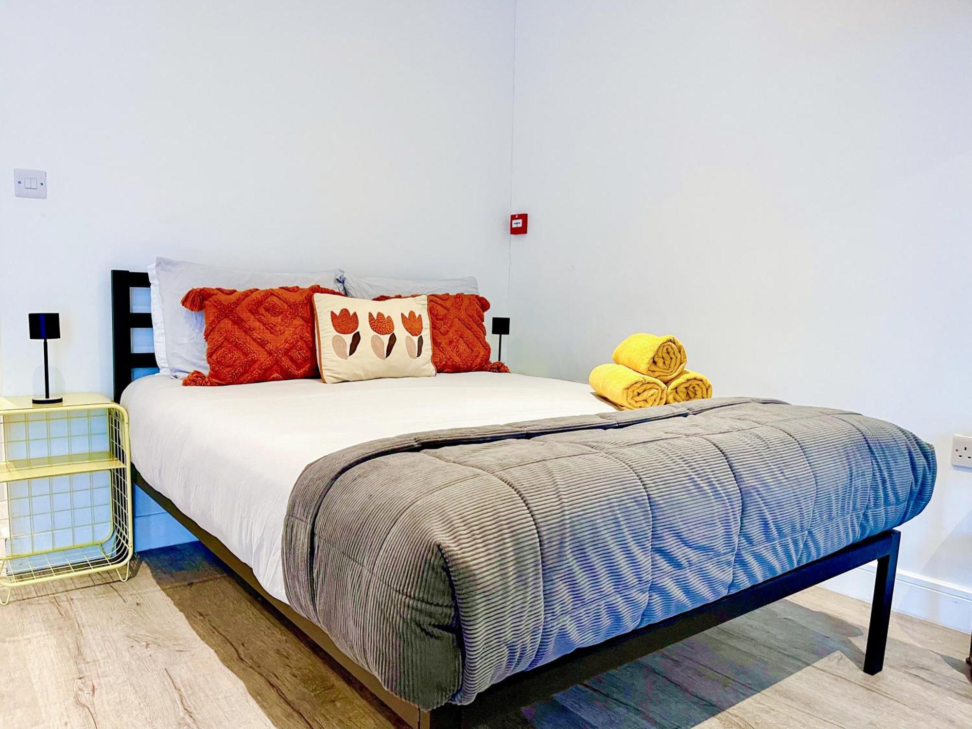 Sleek Flat Near Highbury & Islington Station London