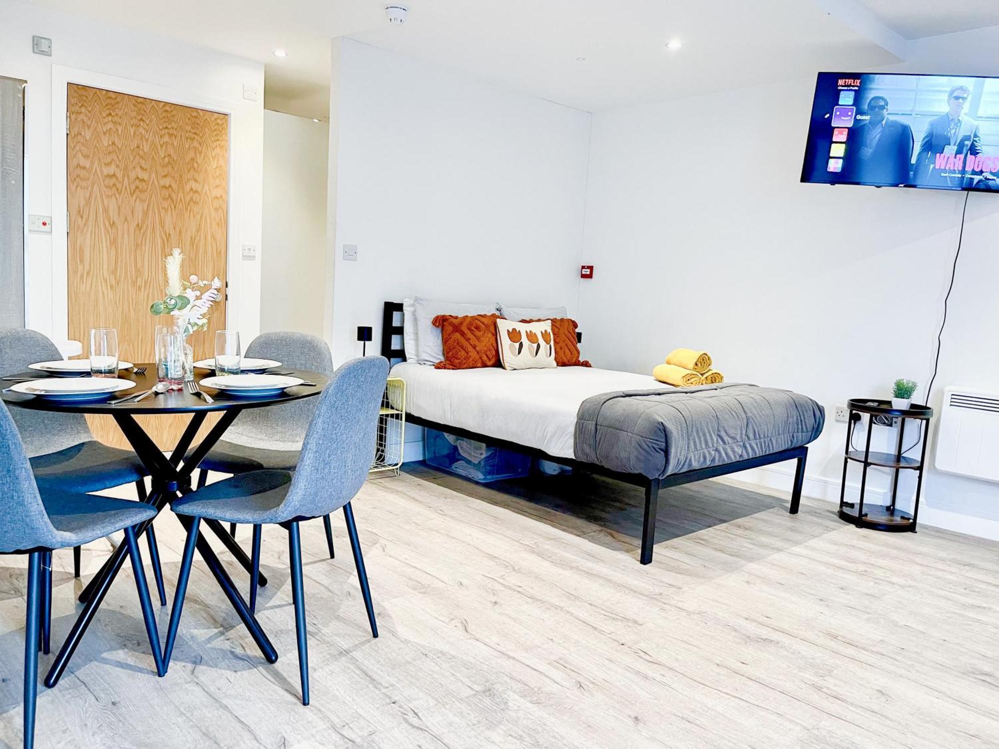 Sleek Flat Near Highbury & Islington Station London