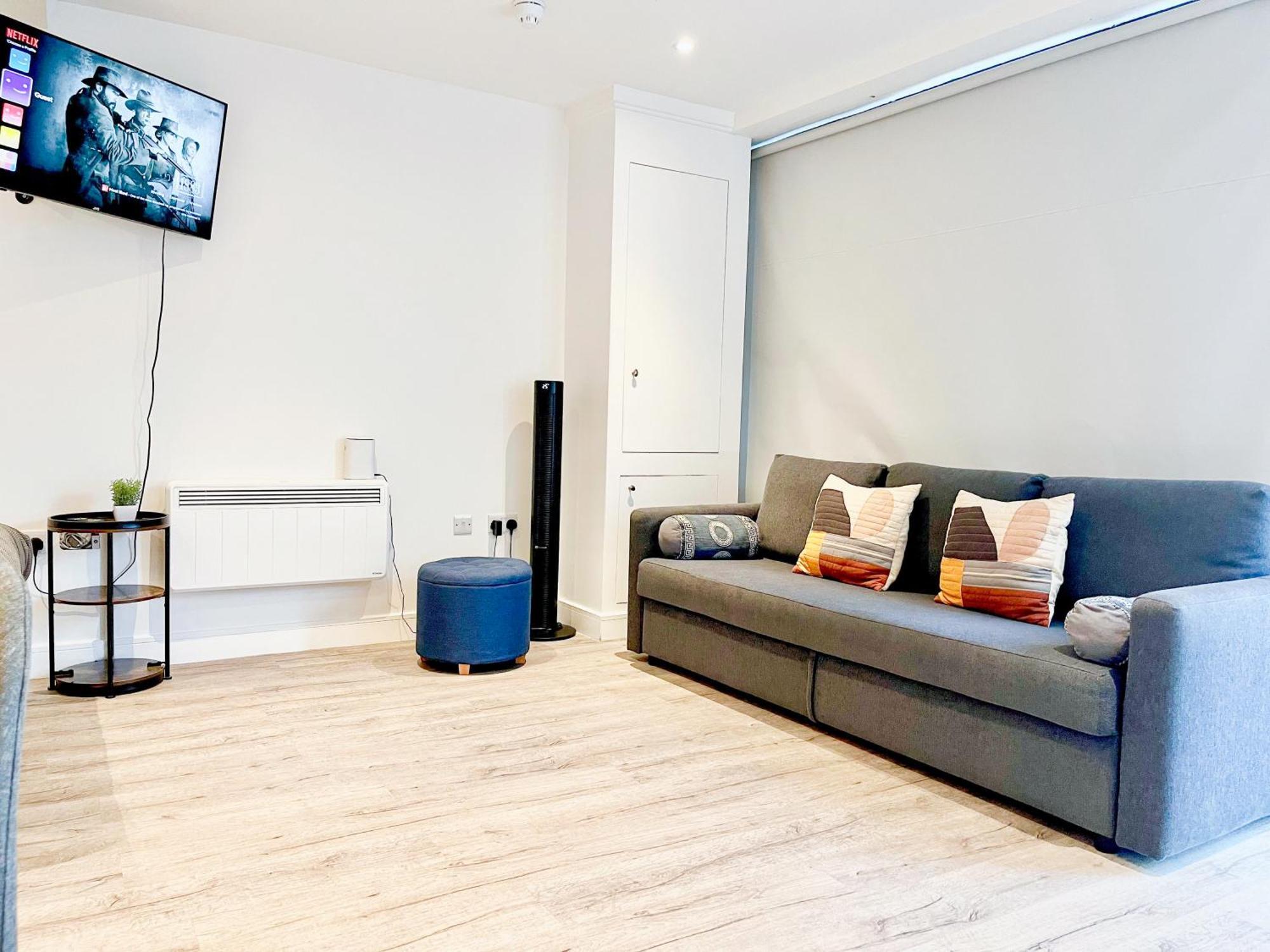 Sleek Flat Near Highbury & Islington Station Apartment London